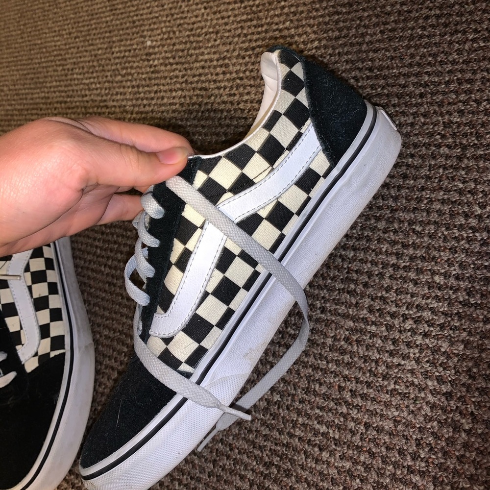 BLACK CHECKER VANS